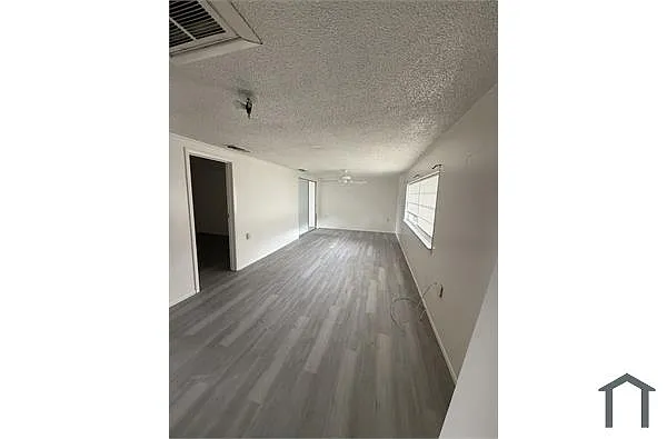 Building Photo - 1075 S Lake Shore Way