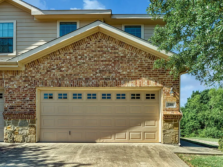339 Orbit Dr — Photo 2