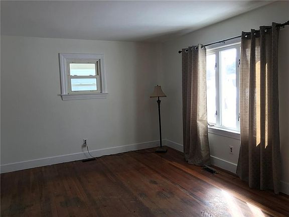 3rd image of 3817 Davison Ave