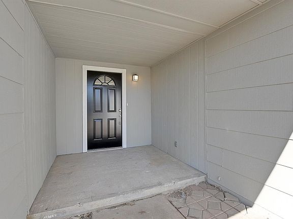 5th image of 1901 Woodland Cir
