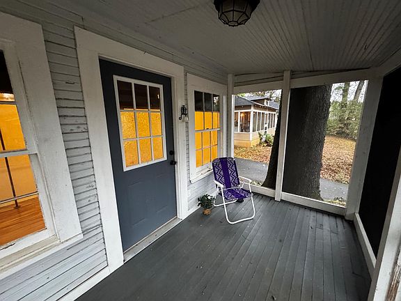 3rd image of 407 Richardson St