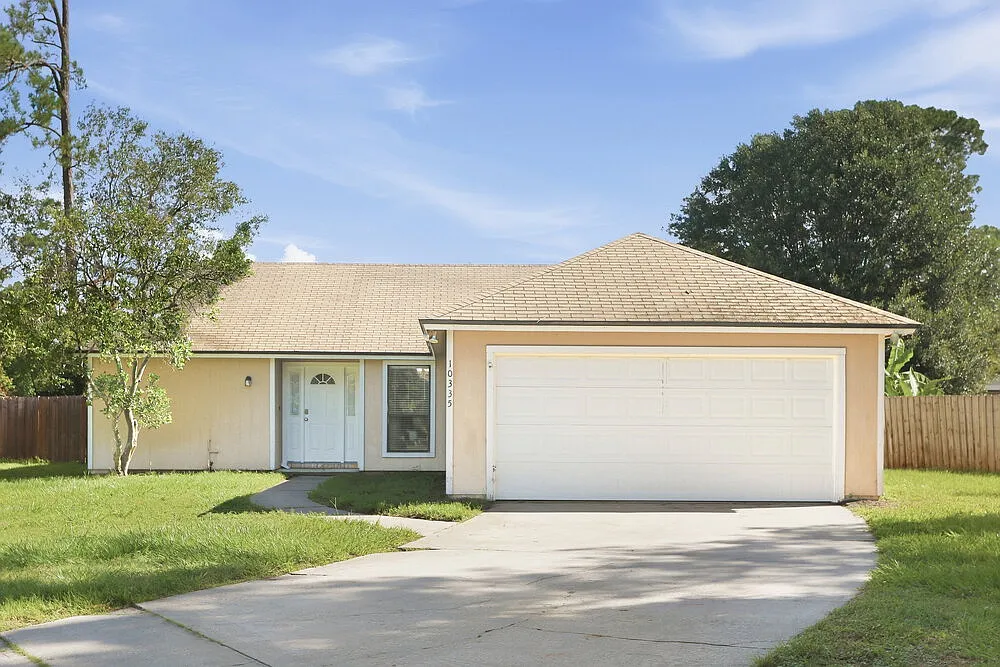 3 bed, 2.0 bath, 1334 sqft, $2,370 — Photo 1