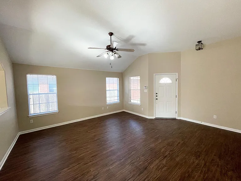 4423 Meadowside Ln — Photo 3