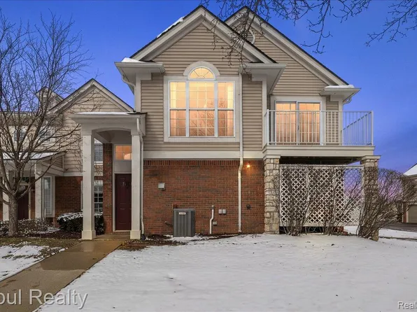 28263 Oakmonte Cir E, New Hudson, MI 48165