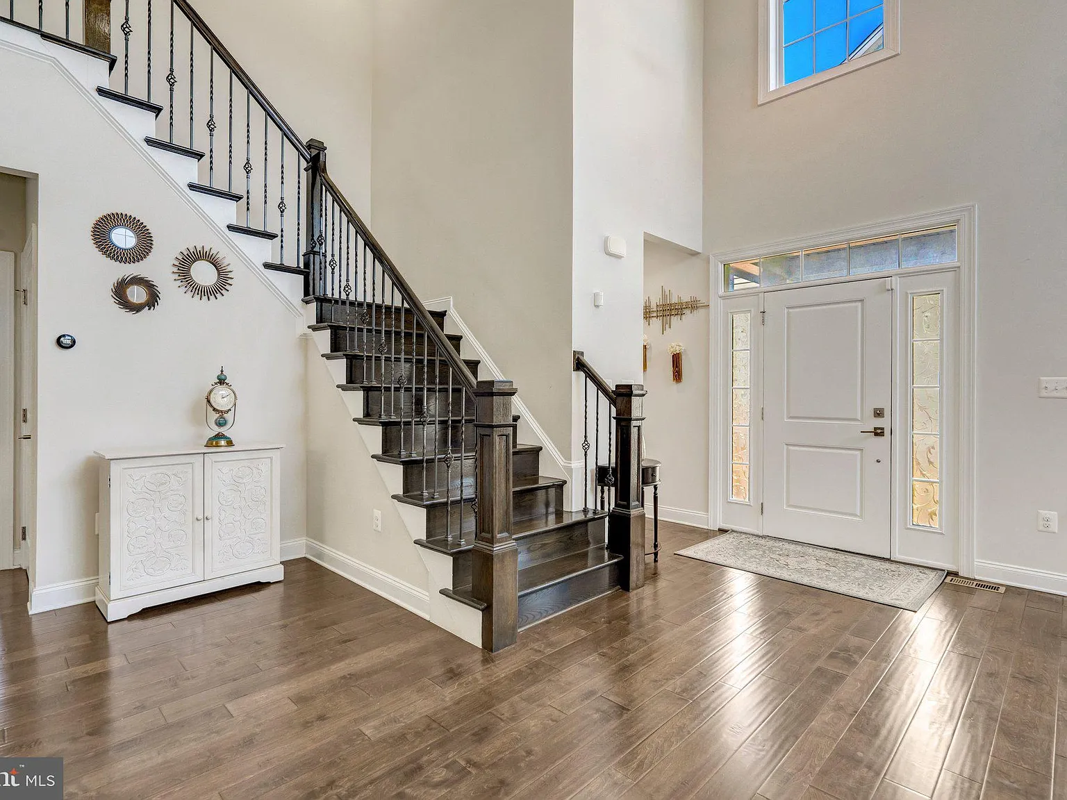 4 bed, 4.5 bath, 3818 sqft, $4,300 — Photo 4