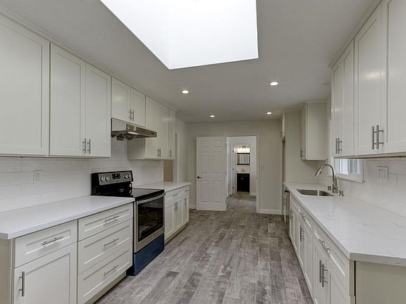 3rd image of 141 Karen Way