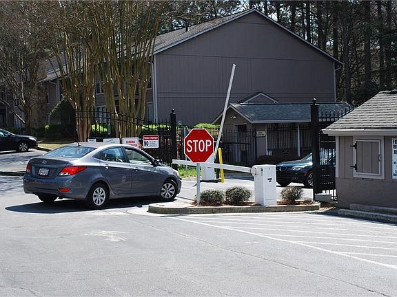 5th image of 5001 Woodridge Way