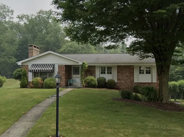 4694 Hampton Farms Dr, Allison Park, PA 15101