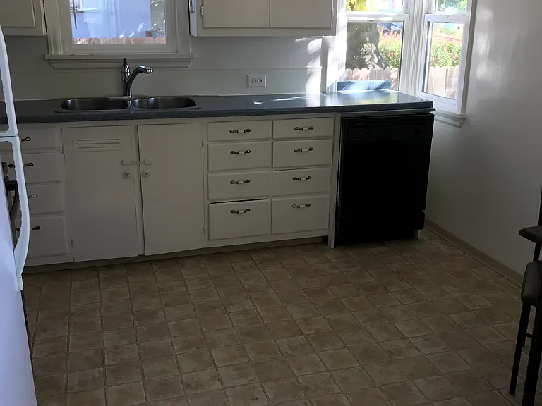 NW Despain Ave — Photo 4