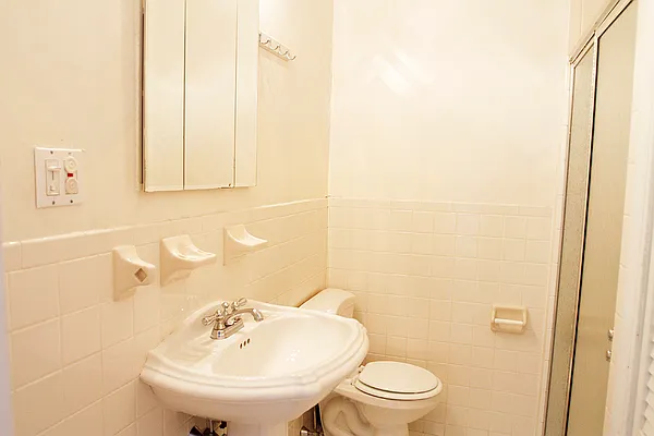 Rented by Twyford Real Estate | media 16