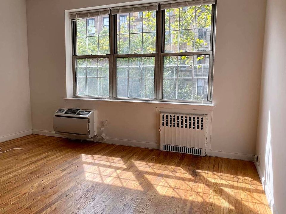 1st image of 63 Saint Marks Pl APT 3A
