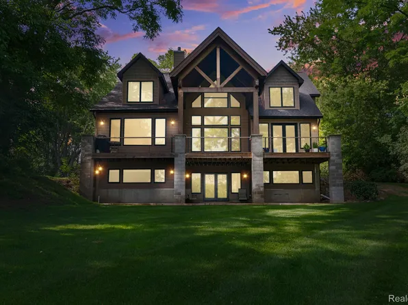 11590 Sumpter Rd, South Lyon, MI 48178