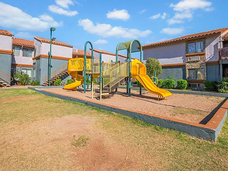 Fountain Oaks Apartments — Photo 9