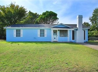 372 Shoreline Dr N, Azle, TX 76020