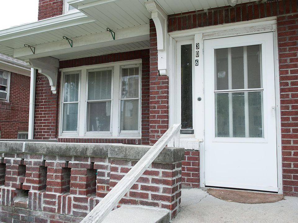 Front entryway and porch/deck.