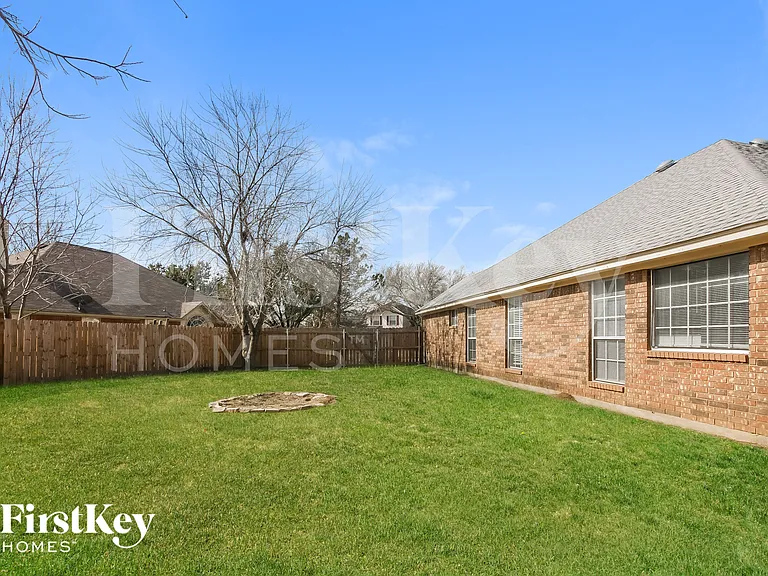 903 Hillwood Ct — Photo 15
