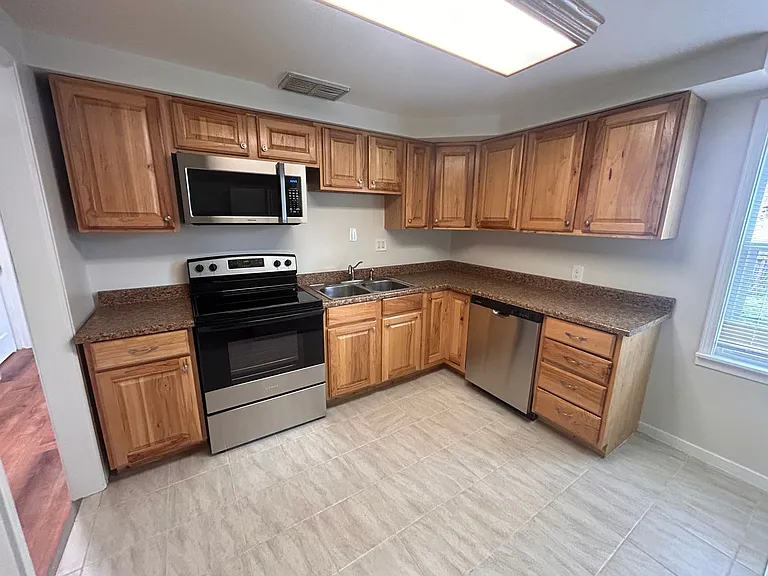 1333 E 41st Ave — Photo 5