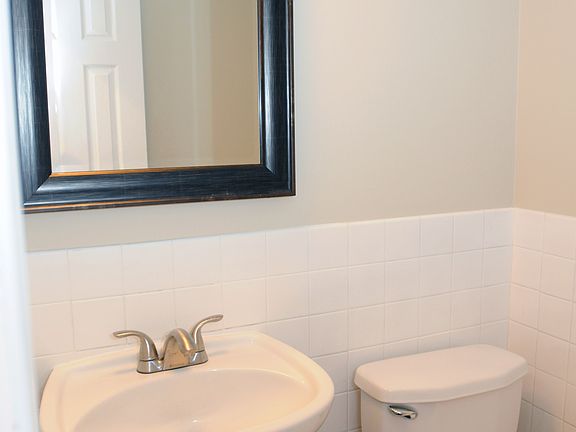 4th image of 19 E Carriage Dr #19