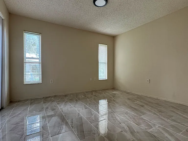 9945 Woodridge Ct — Photo 12