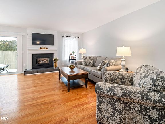 4th image of 1502 Huntington Court