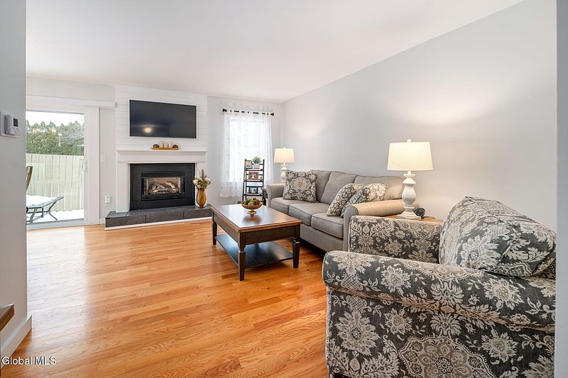 4th image of 1502 Huntington Court