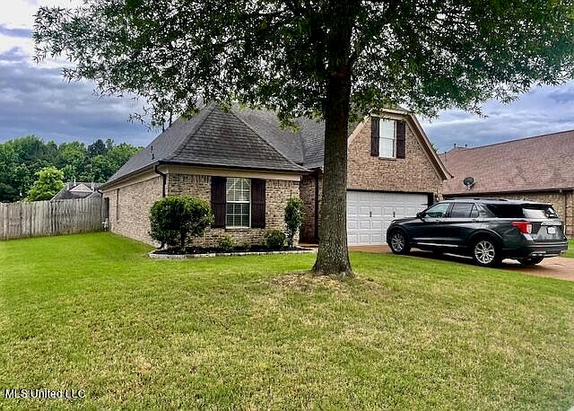 1st image of 3223 Peachtree Dr