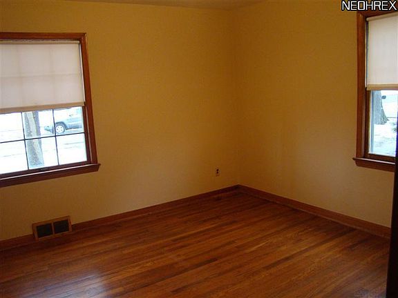 5th image of 1736 Longwood Dr
