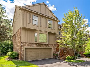 6452 Aspen Ridge Blvd, West Bloomfield, MI 48322
