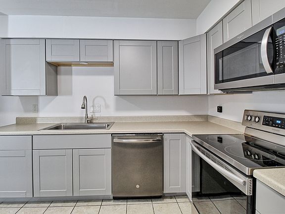 3rd image of 197 Flintridge Dr APT 6