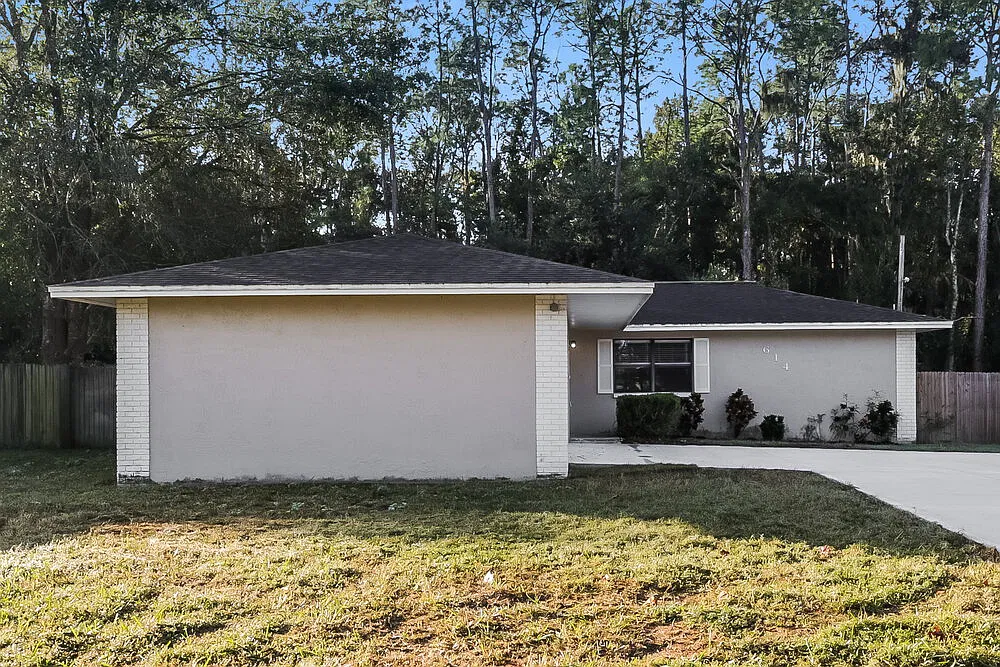 3 bed, 2.0 bath, 1251 sqft, $1,890 — Photo 1