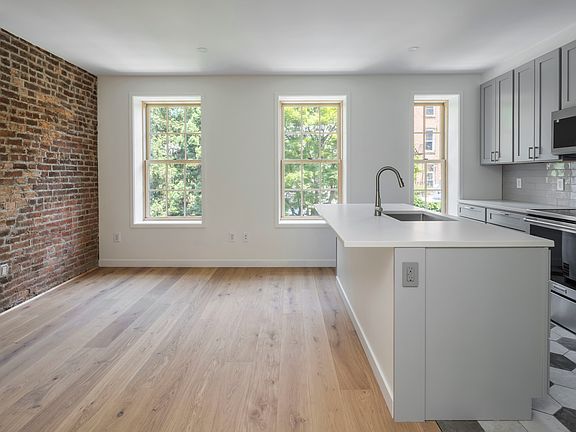 3rd image of 553 Pacific St Floor 2