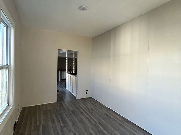 4th image of 740 Stryker Ave