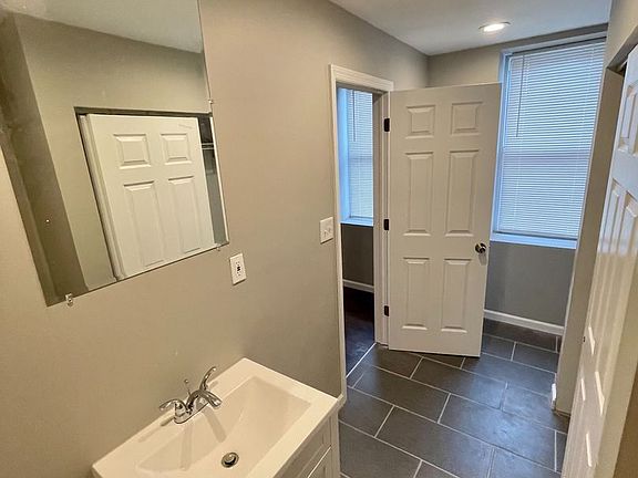 3rd image of 3537 Jasper St Floor 1