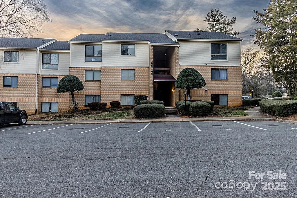 4814 Spring Lake Dr APT E photo 1
