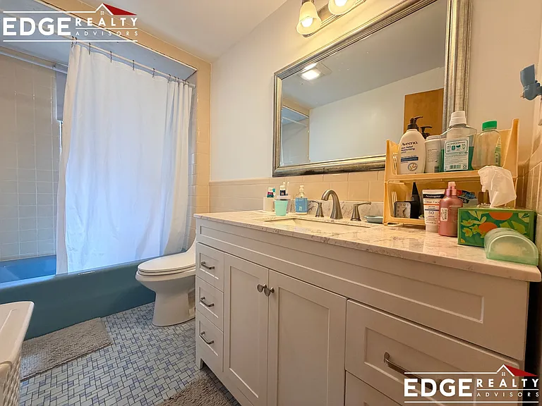 241 Boylston St — Photo 2