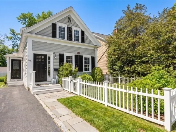 66 Summer St, Cohasset, MA 02025