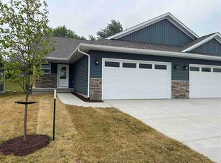 915 Prairie View Dr, West Branch, IA 52358