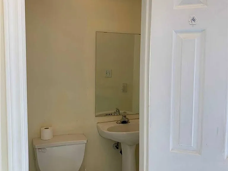 102 Greensboro Dr — Photo 15
