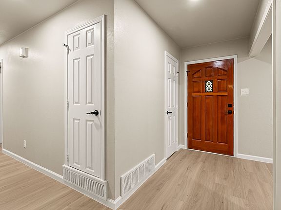 4th image of 7337 Ellis Rd