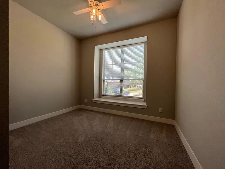 1317 Thrasher Dr — Photo 32