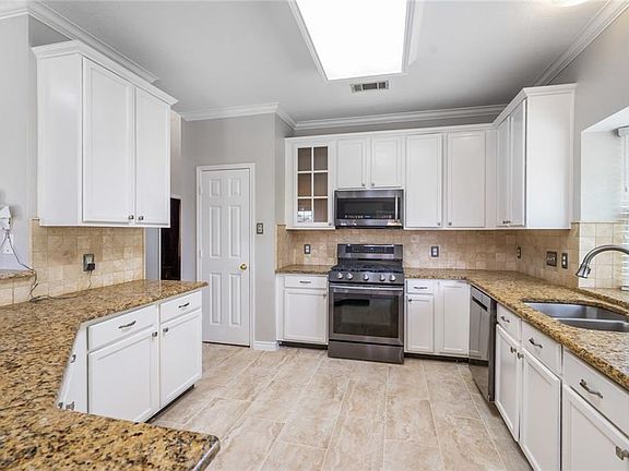 3rd image of 10203 Cecile Dr