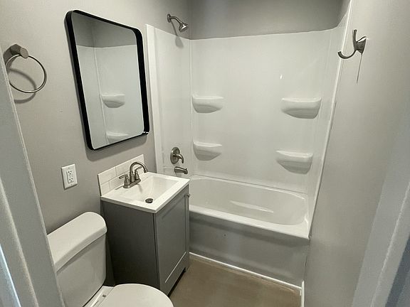 4th image of 4620 Wakeley St #1