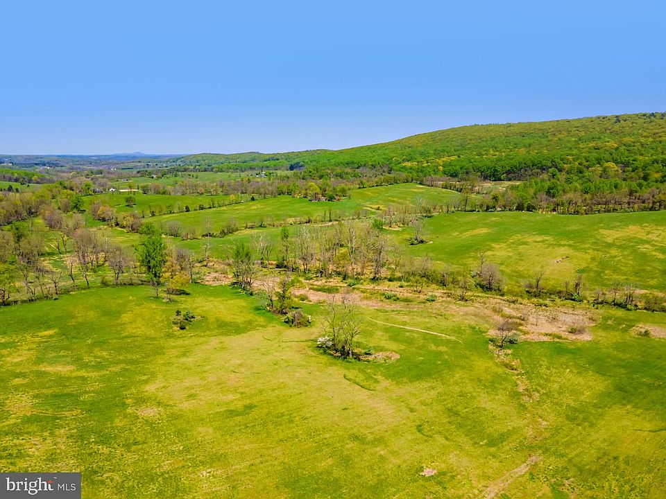 2nd image of 2485 Bull Run Mountain Rd