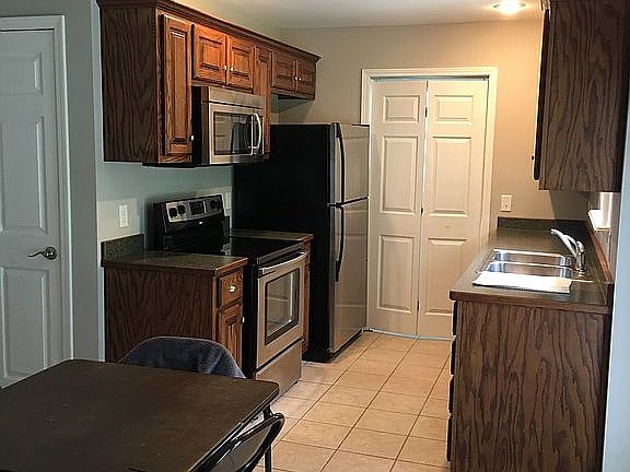 3rd image of 82 Riverwood Ave