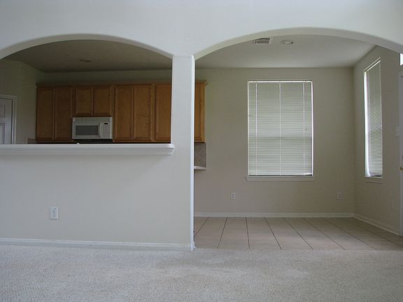 3rd image of 201 Lark Hollow Ln