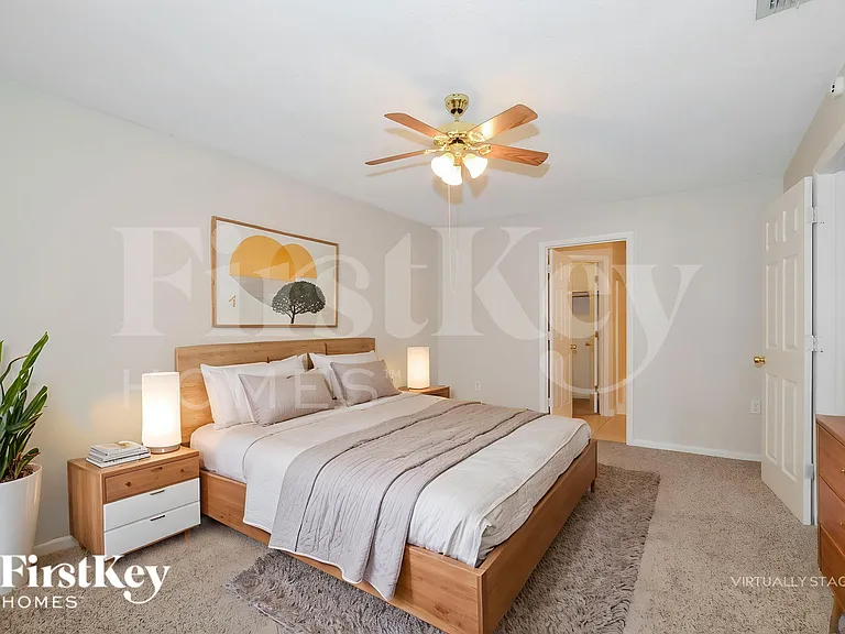 122 Barrington Dr — Photo 8