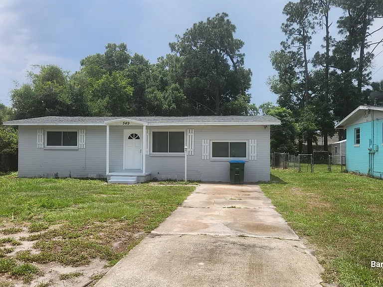 549 Martha Dr — Photo 2