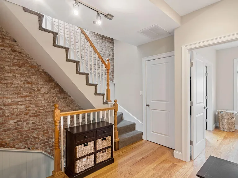 19 Burrill Pl #3 — Photo 5