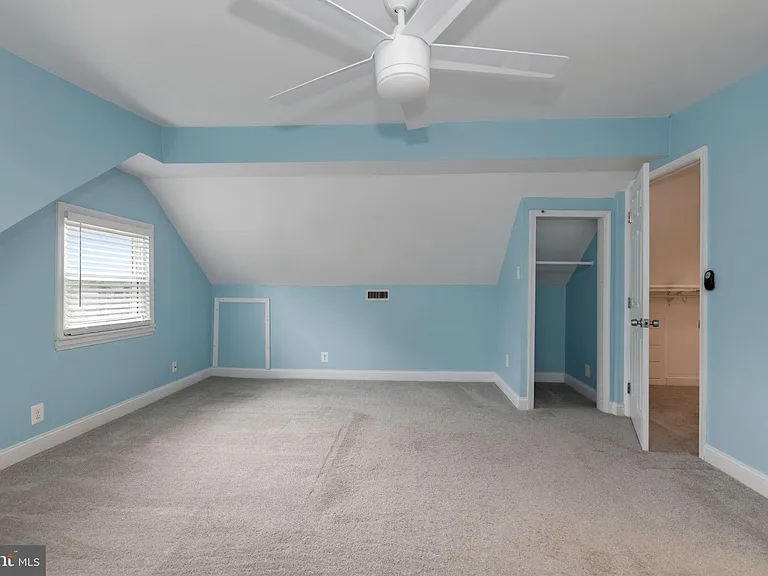6823 Barrett Rd — Photo 24