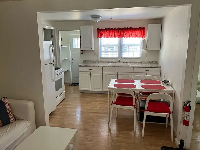 2 bed, 700 sqft, $2,000 — Photo 3